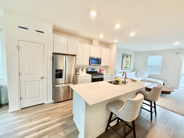 2267 Glacier Street, Mundelein, IL 60060