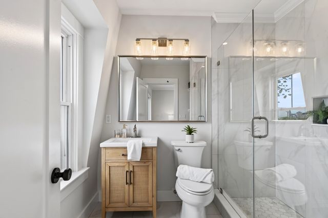 19 Thomas Park 2, Boston, MA 02127