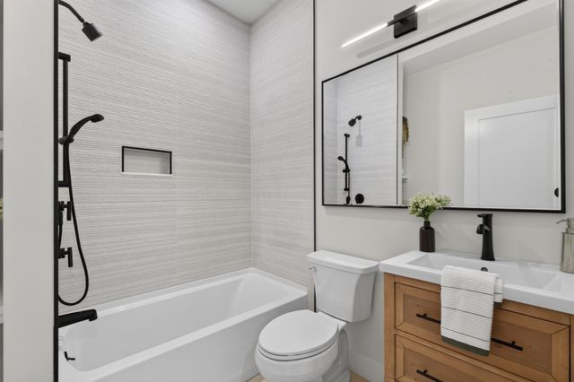 19 Thomas Park 2, Boston, MA 02127