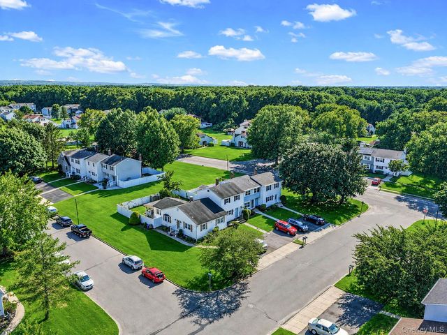 5 Hampton Court, Coram, NY 11727