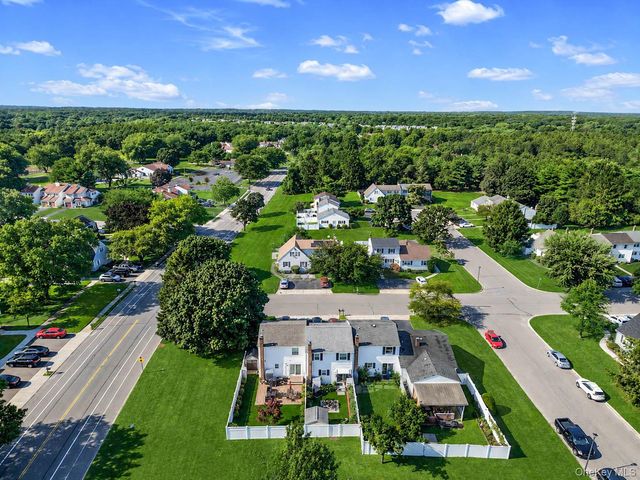 5 Hampton Court, Coram, NY 11727