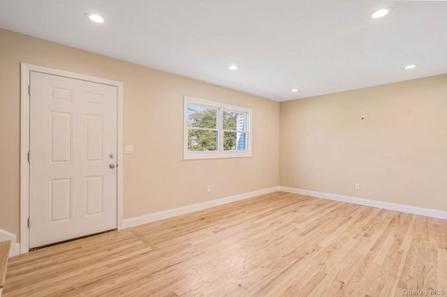 5 Hampton Court, Coram, NY 11727