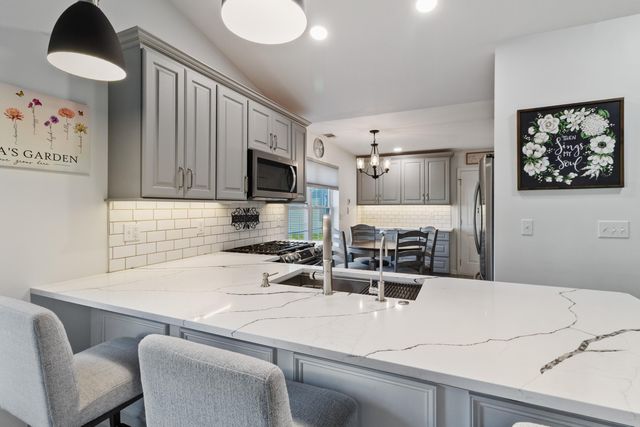 3302 Milestone Creek Court, Valparaiso, IN 46385