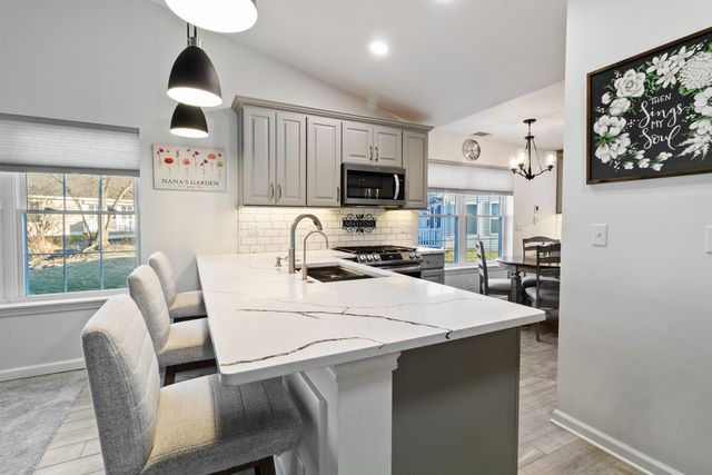 3302 Milestone Creek Court, Valparaiso, IN 46385