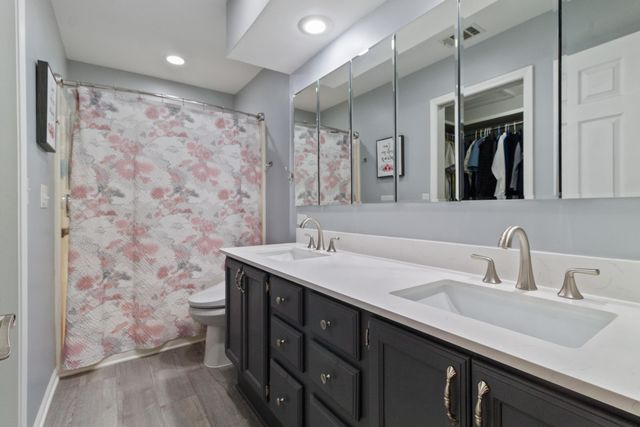 3302 Milestone Creek Court, Valparaiso, IN 46385