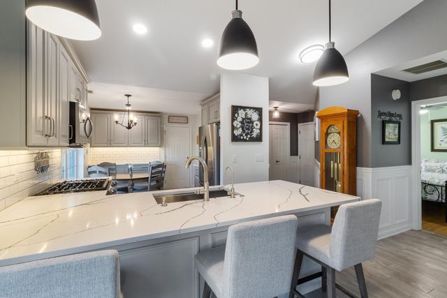 3302 Milestone Creek Court, Valparaiso, IN 46385