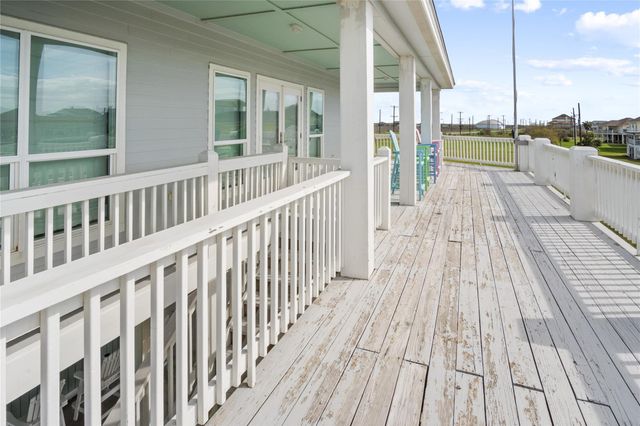 973 Sea Breeze, Crystal Beach, TX 77650