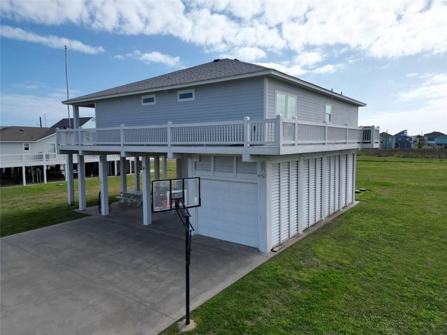 973 Sea Breeze, Crystal Beach, TX 77650