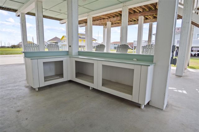 973 Sea Breeze, Crystal Beach, TX 77650
