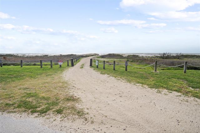 973 Sea Breeze, Crystal Beach, TX 77650
