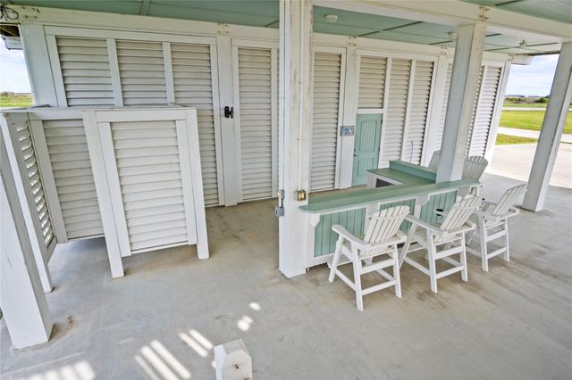 973 Sea Breeze, Crystal Beach, TX 77650