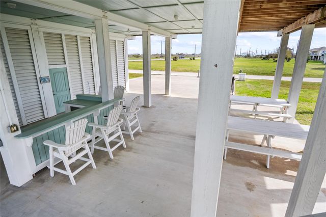 973 Sea Breeze, Crystal Beach, TX 77650