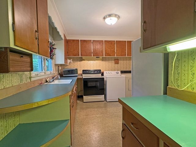 56 Country Club Rd, Greenfield, MA 01301