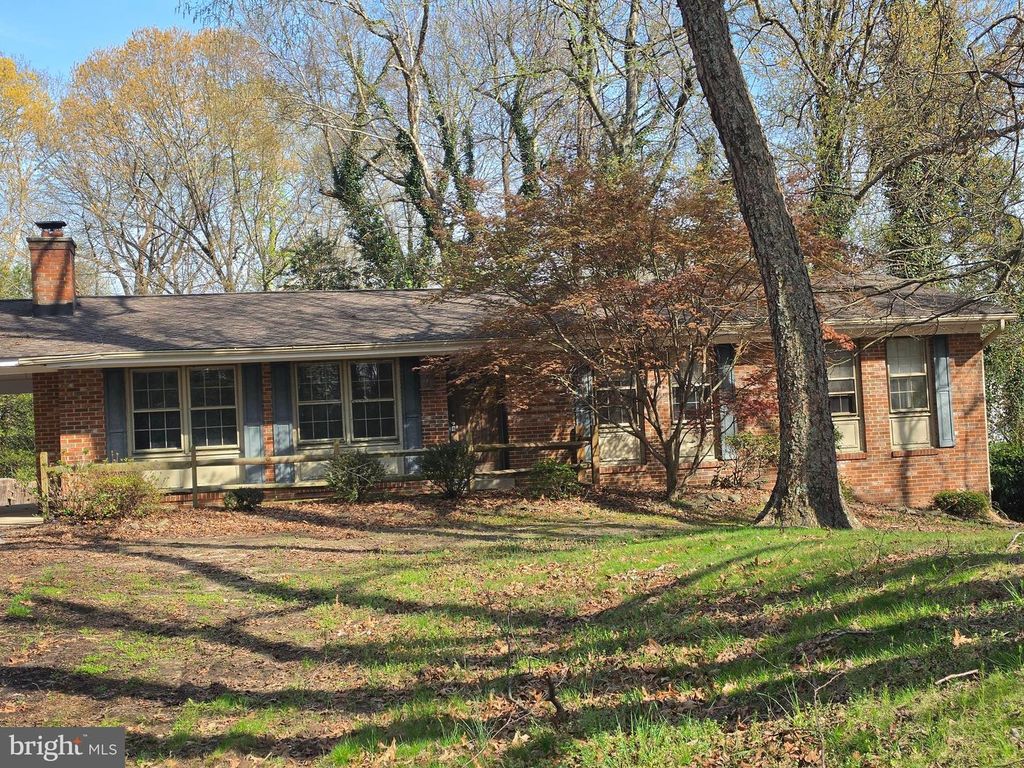 Image 1 of property listing at 11223 COUNTRY RD, Dunkirk, MD 20754