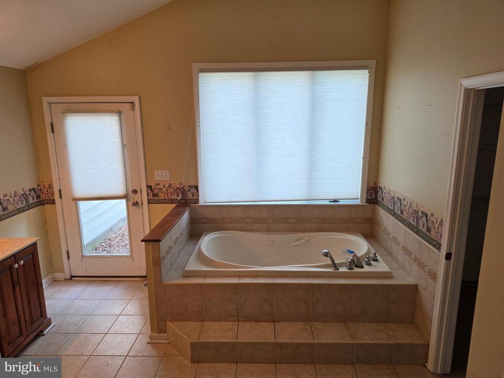 Image 13 of property listing at 11223 COUNTRY RD, Dunkirk, MD 20754