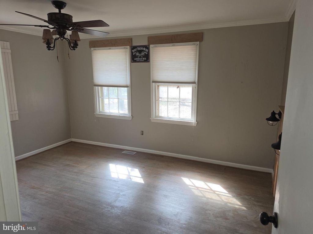 Image 15 of property listing at 11223 COUNTRY RD, Dunkirk, MD 20754