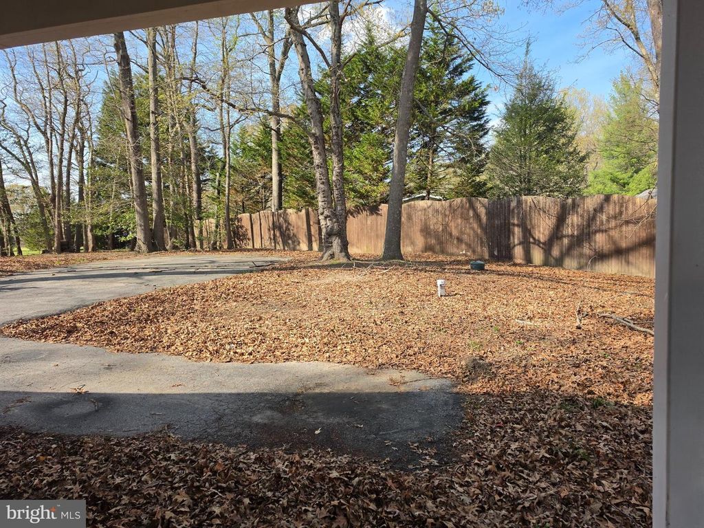 Image 18 of property listing at 11223 COUNTRY RD, Dunkirk, MD 20754