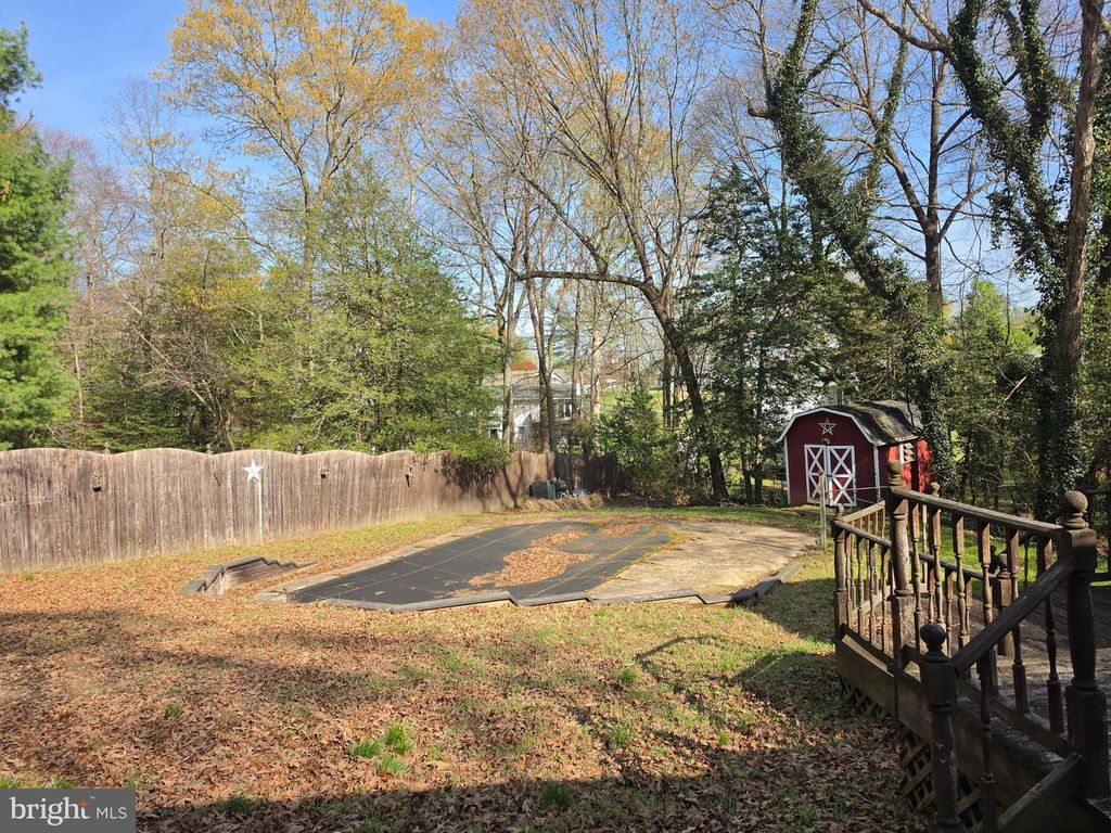 Image 19 of property listing at 11223 COUNTRY RD, Dunkirk, MD 20754