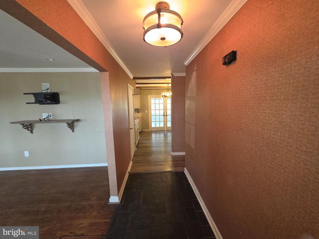 Image 4 of property listing at 11223 COUNTRY RD, Dunkirk, MD 20754