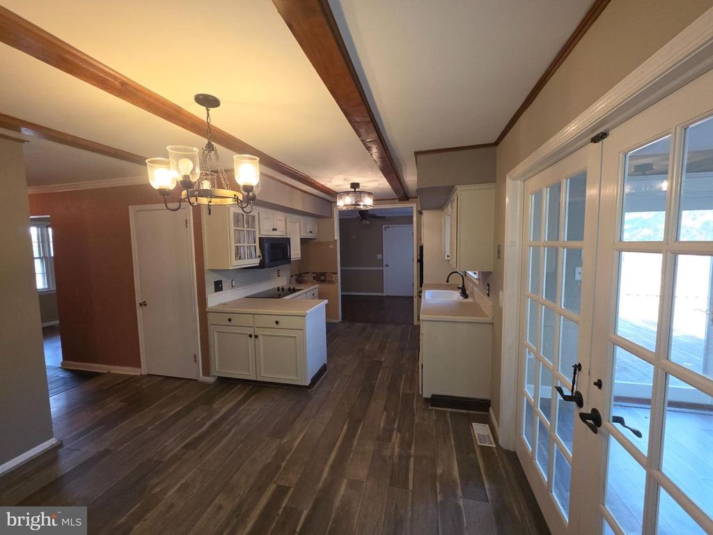 Image 6 of property listing at 11223 COUNTRY RD, Dunkirk, MD 20754