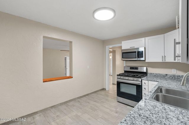 1043 E Simmons Street, Tucson, AZ 85719