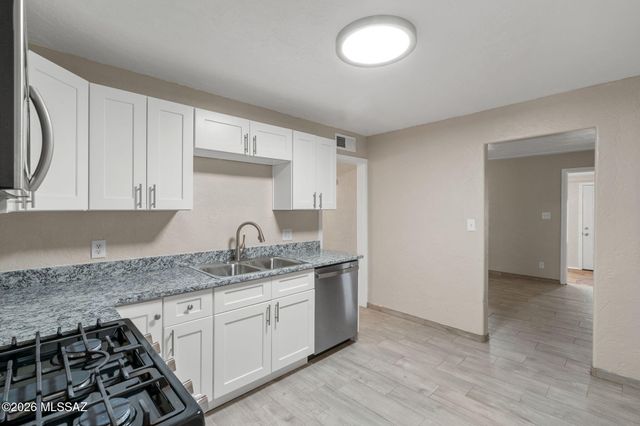 1043 E Simmons Street, Tucson, AZ 85719