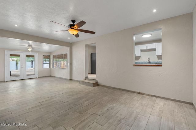 1043 E Simmons Street, Tucson, AZ 85719