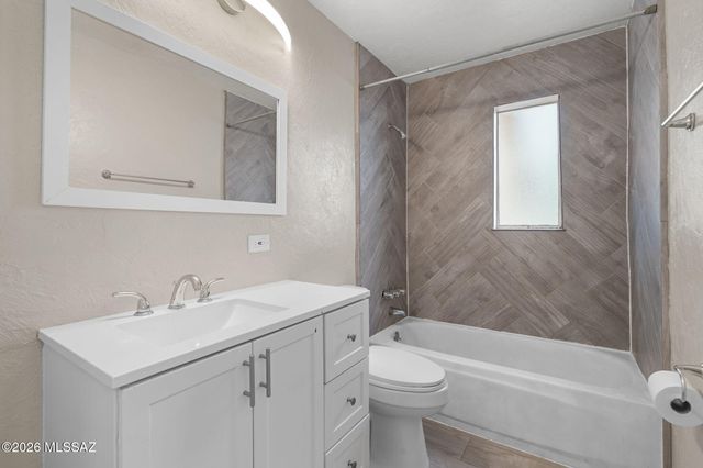 1043 E Simmons Street, Tucson, AZ 85719