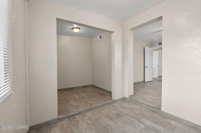1043 E Simmons Street, Tucson, AZ 85719