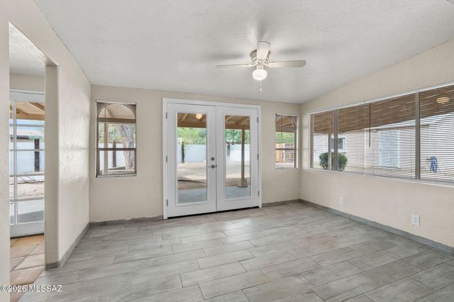 1043 E Simmons Street, Tucson, AZ 85719