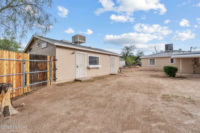 1043 E Simmons Street, Tucson, AZ 85719