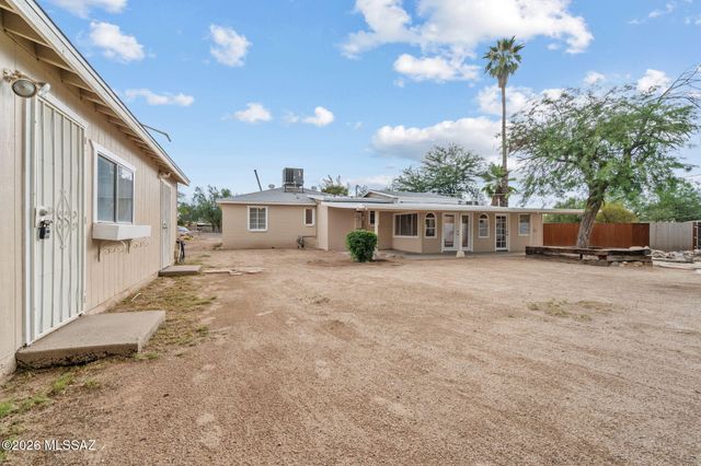 1043 E Simmons Street, Tucson, AZ 85719