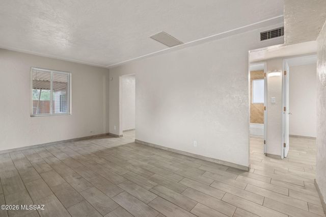 1043 E Simmons Street, Tucson, AZ 85719