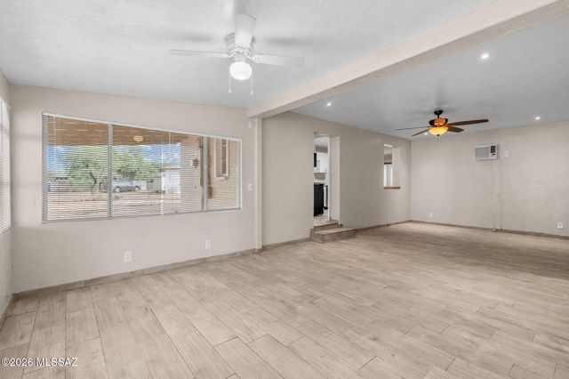 1043 E Simmons Street, Tucson, AZ 85719