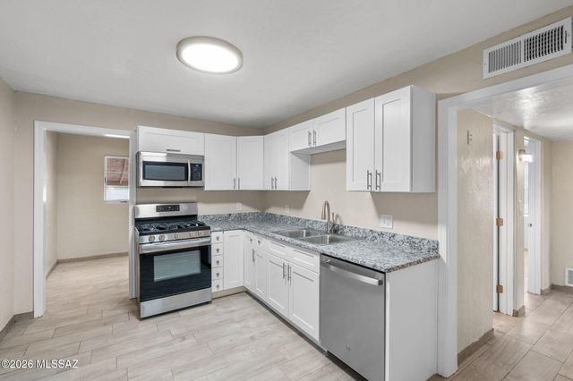 1043 E Simmons Street, Tucson, AZ 85719