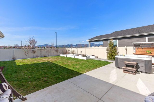 1033 E Percival LN, Post Falls, ID 83854