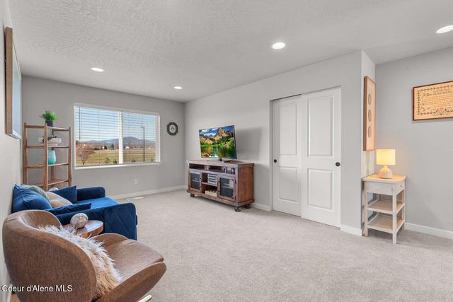 1033 E Percival LN, Post Falls, ID 83854