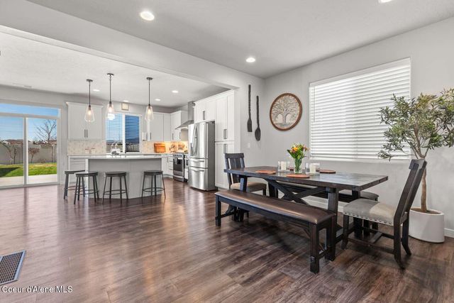 1033 E Percival LN, Post Falls, ID 83854
