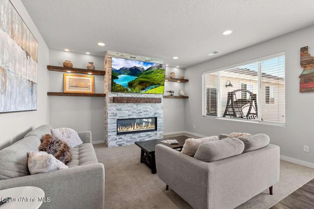 1033 E Percival LN, Post Falls, ID 83854