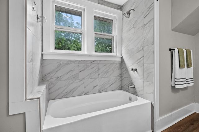 801 Wallace Avenue, Kalamazoo City, MI 49048