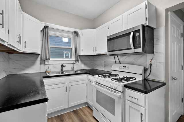 801 Wallace Avenue, Kalamazoo City, MI 49048