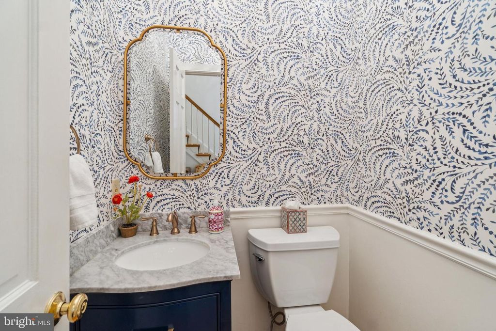 Image 18 of property listing at 4406 STANFORD ST, Chevy Chase, MD 20815