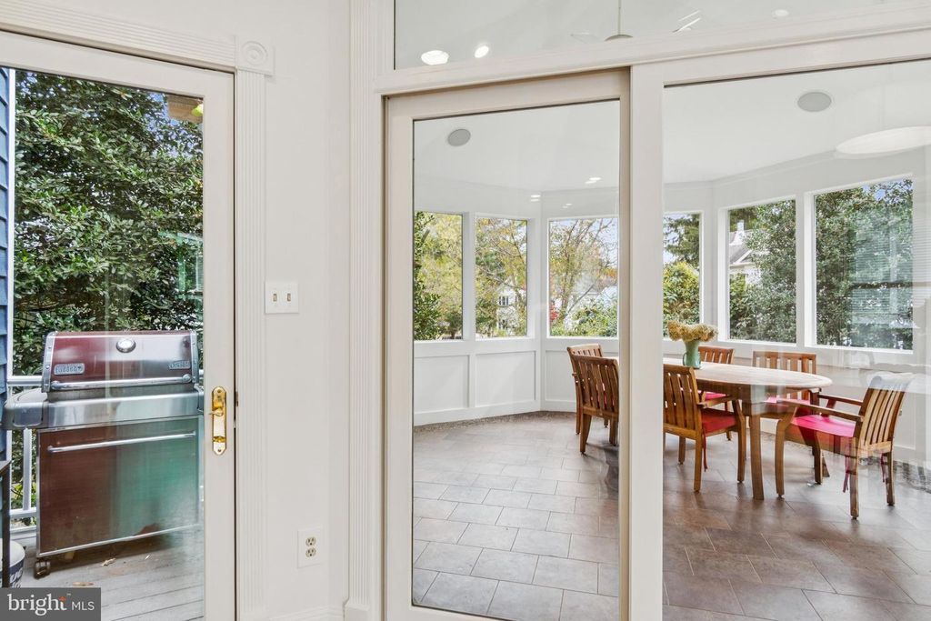 Image 19 of property listing at 4406 STANFORD ST, Chevy Chase, MD 20815