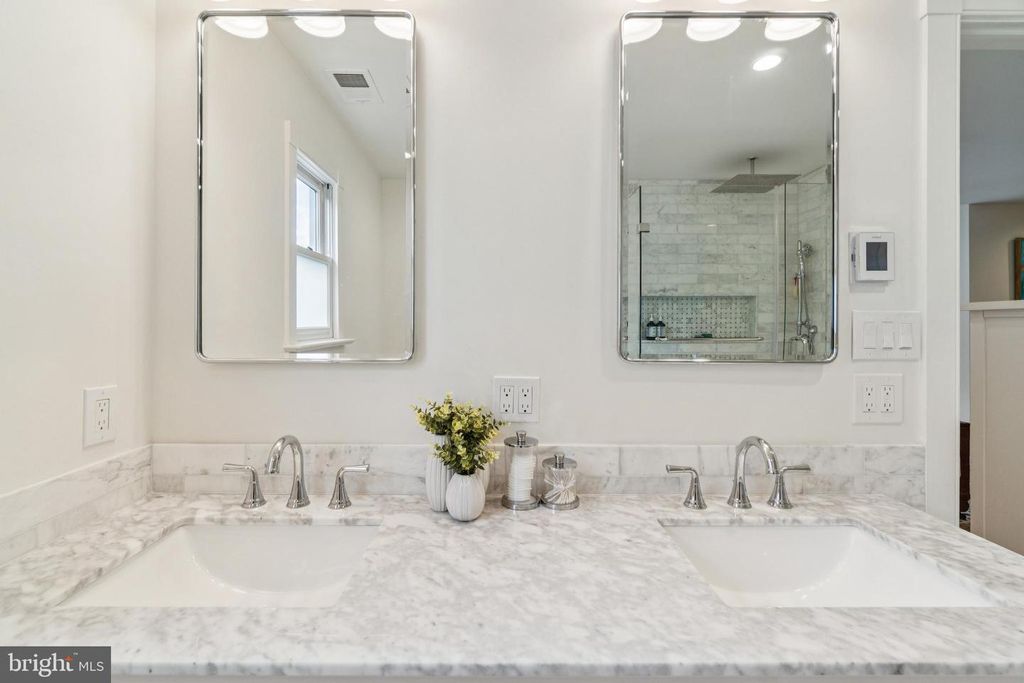 Image 29 of property listing at 4406 STANFORD ST, Chevy Chase, MD 20815