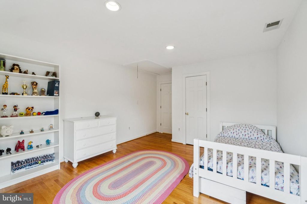 Image 32 of property listing at 4406 STANFORD ST, Chevy Chase, MD 20815