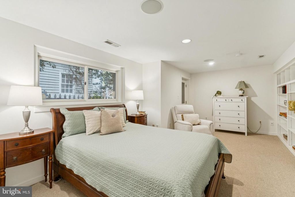 Image 38 of property listing at 4406 STANFORD ST, Chevy Chase, MD 20815