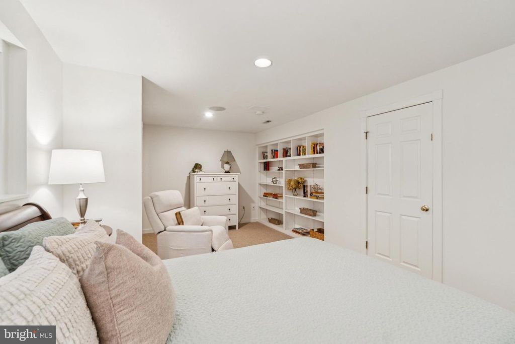 Image 39 of property listing at 4406 STANFORD ST, Chevy Chase, MD 20815