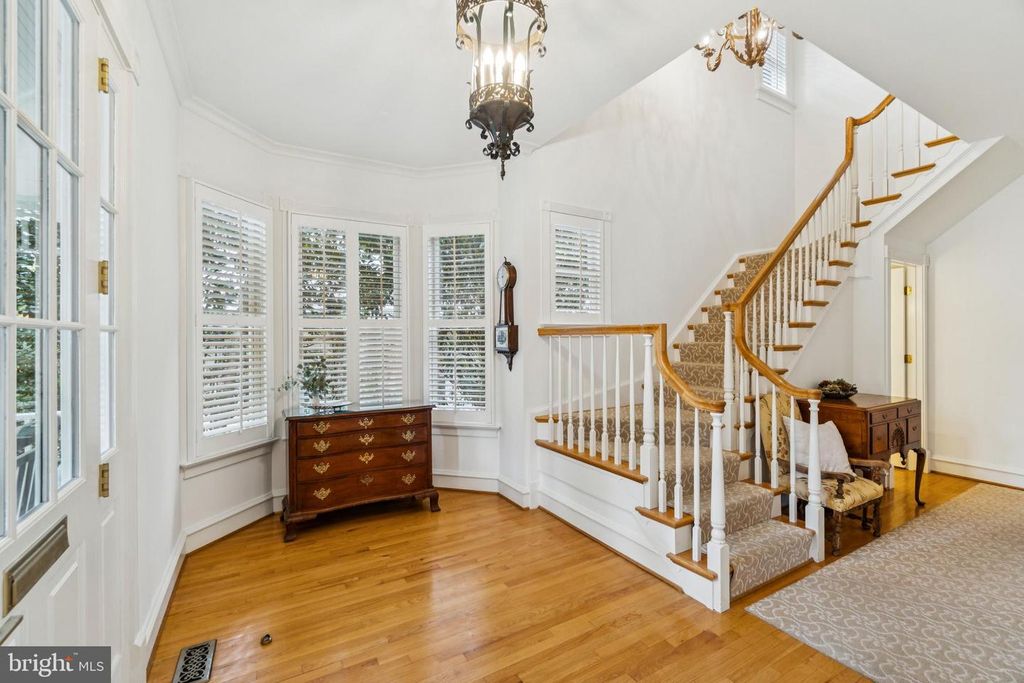 Image 4 of property listing at 4406 STANFORD ST, Chevy Chase, MD 20815