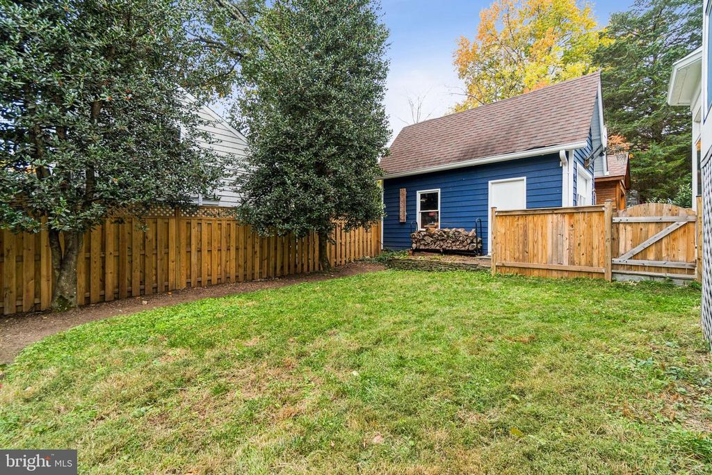 Image 42 of property listing at 4406 STANFORD ST, Chevy Chase, MD 20815