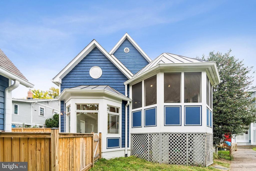 Image 45 of property listing at 4406 STANFORD ST, Chevy Chase, MD 20815